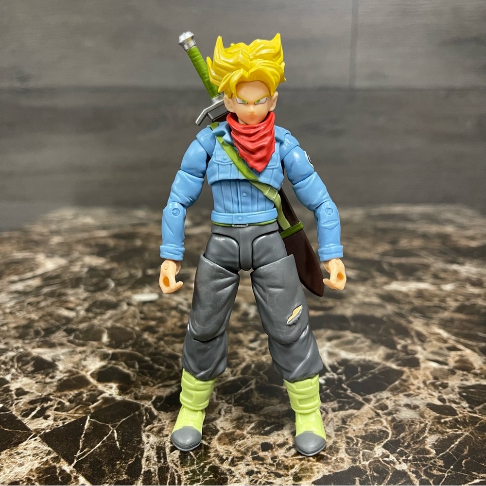 Bandai America - Dragon Ball Evolve 5 Action Figure Super Saiyan Trunks